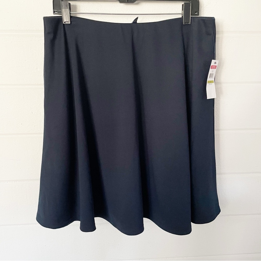 NWT Tommy Hilfiger Women’s School Uniform Navy Mini Skirt(shorts inside) Size 14 - Picture 1 of 8